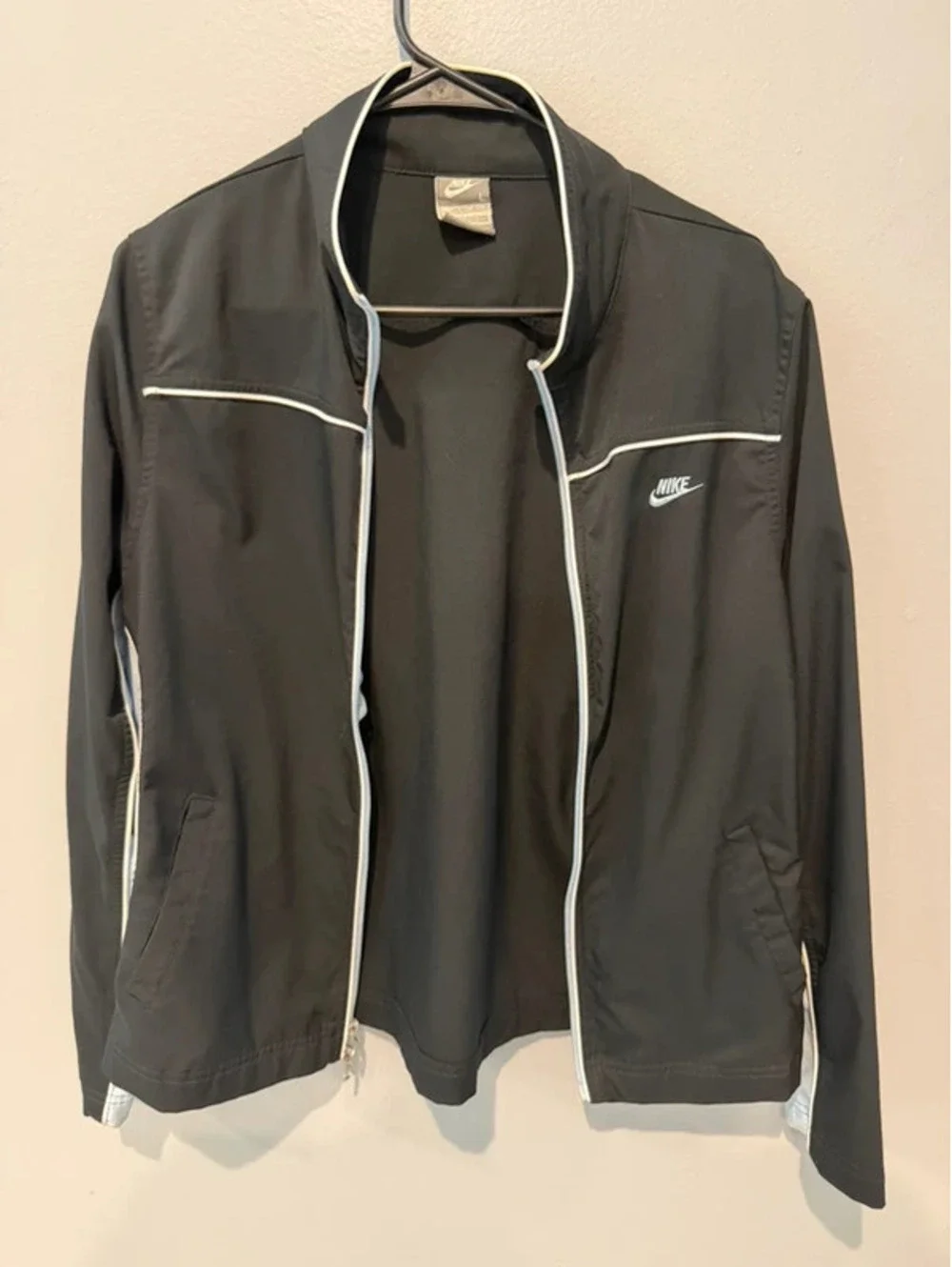 Nike Fit Dry Track Jacket Women’s Large Black baby blue Full Zip